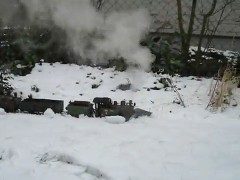 Vorschaubild: das Schneeplug–Video, die Lok mit einer hübschen Dampffahne.