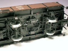 Modellfoto: auf die Seite gekippter Hochbordwagen mit Druckluft–Bremsanlage.