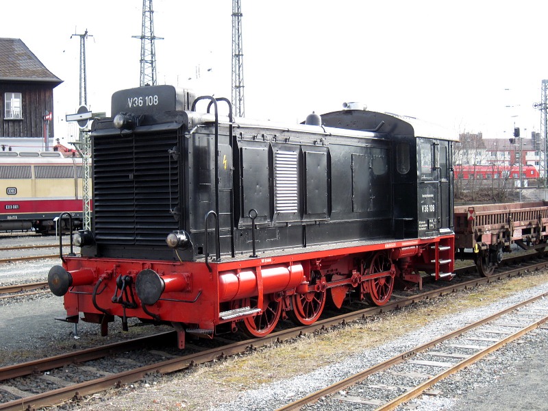 Die V36 108, eine Heeresfeldbahn–Diesellok, im DB–Museum in Nürnberg.
