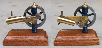 Doppelbild einer Dampfmaschine mit oszillierendem Zylinder.