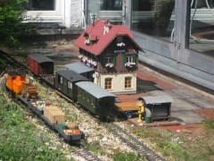 Bahnhof „Schönweiler” als 1:22,5–Modell von Pola G - ein bisschen arg klein.