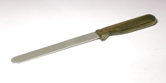 Foto: Werkzeug zum Trennen der LGB–Kupplungen, ähnlich einem stumpfen Messer mit abgerundeter Spitze.