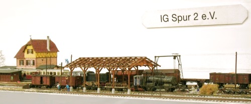 Bahnhof einer Modellbahn–Schauanlage im Maßstab 1:22,5 auf der Eurospoor 2006.