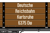 Güterwagen mit vierzeiligem Schriftzug „Deutsche Reichsbahn Karlruhe 6371Ow”.