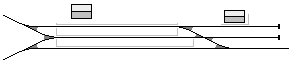 Links zweigen von einem dreigleisigen Bahnhof zwei Strecken ab, rechts nur eine.