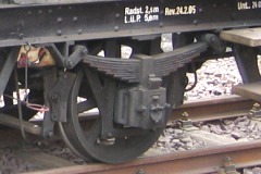 Detailfoto der Achslagerung an einem Kesselwagen (ex GHE).