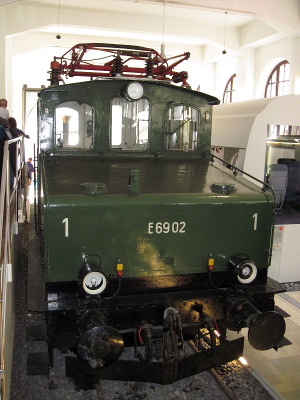 Die Ellok E 6902 im Verkehrsmuseum in Nürnberg.