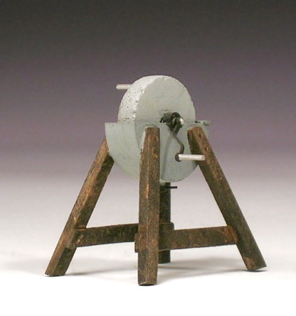 Schleifbock: drehbar gelagerter Schleifstein mit Kurbeln auf einem Ständer.