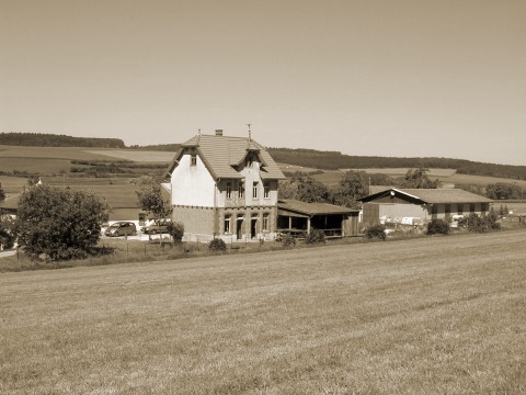 Bahnhof Dischingen, 2006, in Sepia eingefärbt.