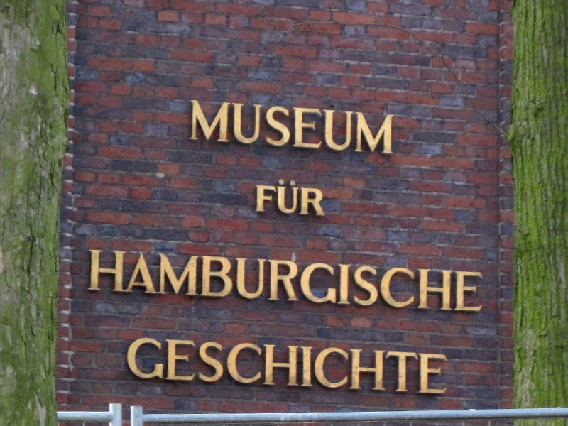 Museum für Hamburgische Geschichte (Schriftzug am Eingang).