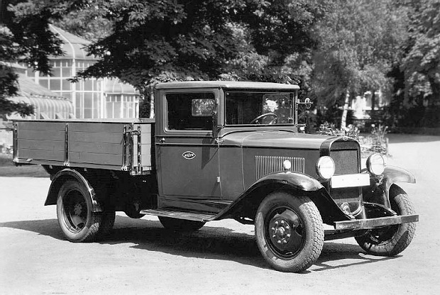 Schwarzweiß–Foto: Opel Blitz–Lastkraftwagen, 1930.