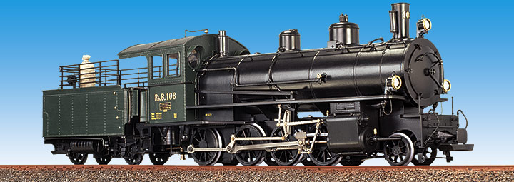 Modellfoto: grüne Dampflokomotive mit vier gekuppelten Achsen, einer Vorlaufachse und einem Schlepptender.
