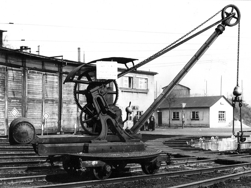 Ein bayerischer Kranwagen auf niedrigem Fahrgestell, Baujahr 1853.